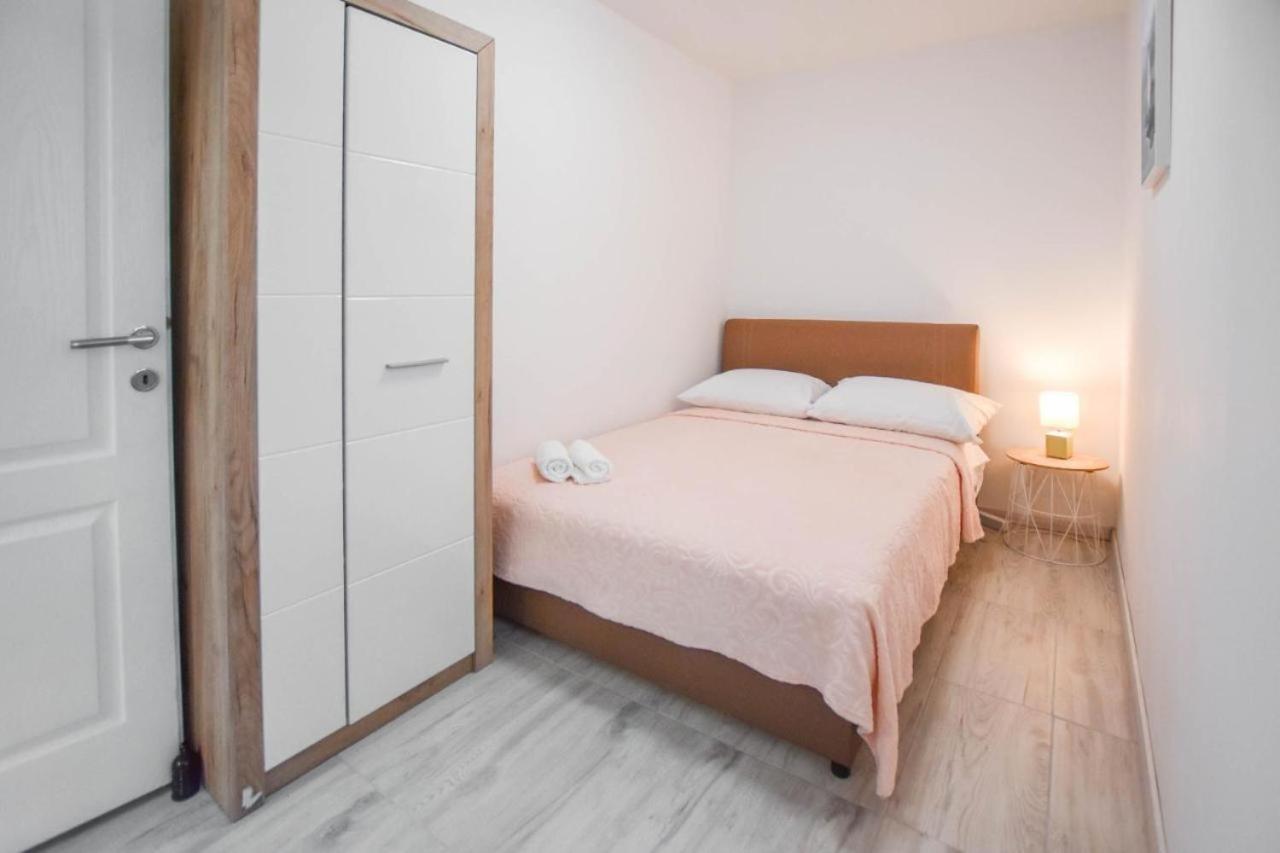 Suite Apartment Toni Poljana  Exteriör bild