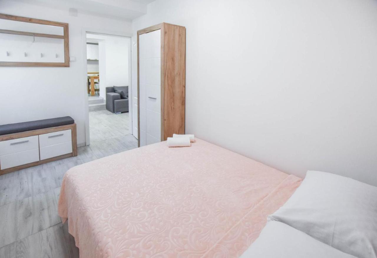 Suite Apartment Toni Poljana  Exteriör bild