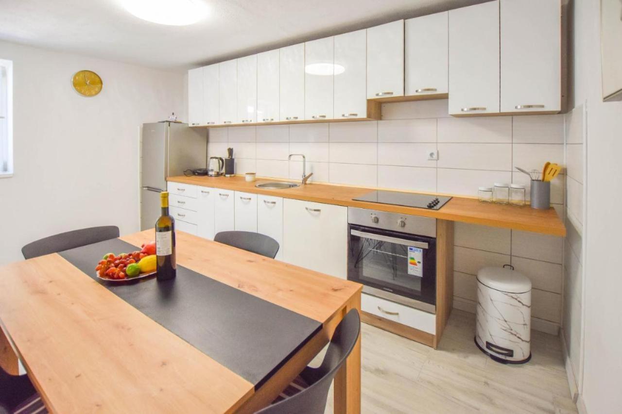 Suite Apartment Toni Poljana  Exteriör bild